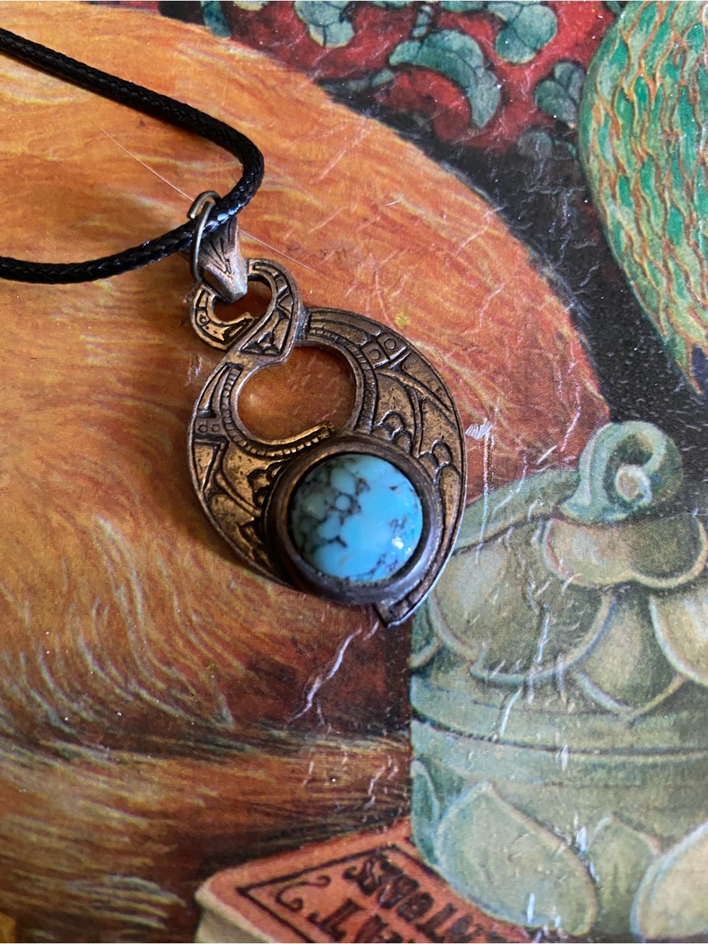 Antique-Style Turquoise Pendant Necklace for Women